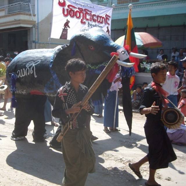 Voyage en Birmanie - Danse de l'éléphant