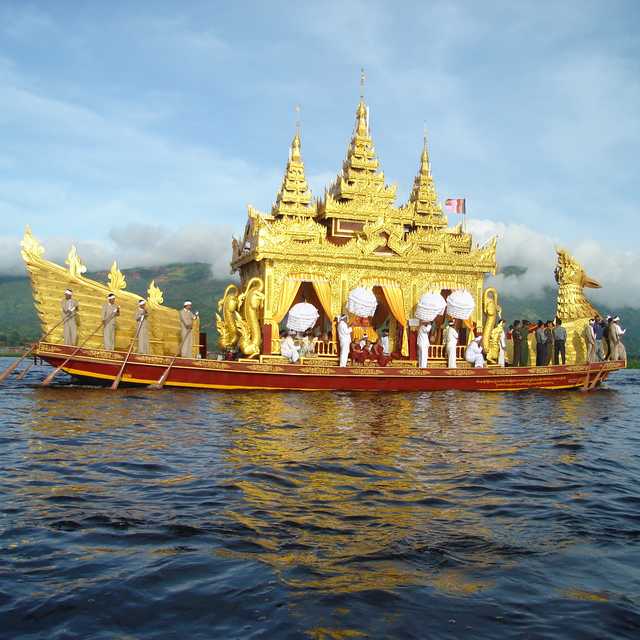 Voyage en Birmanie - Festival de la pagode Phaung Daw Oo